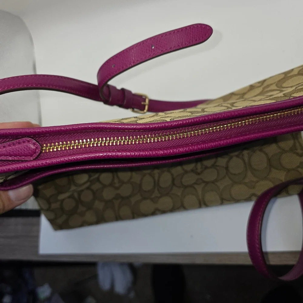 Coach Signature Canvas Crossbody Bag Khaki Magenta‎ Leather File Bag F29960